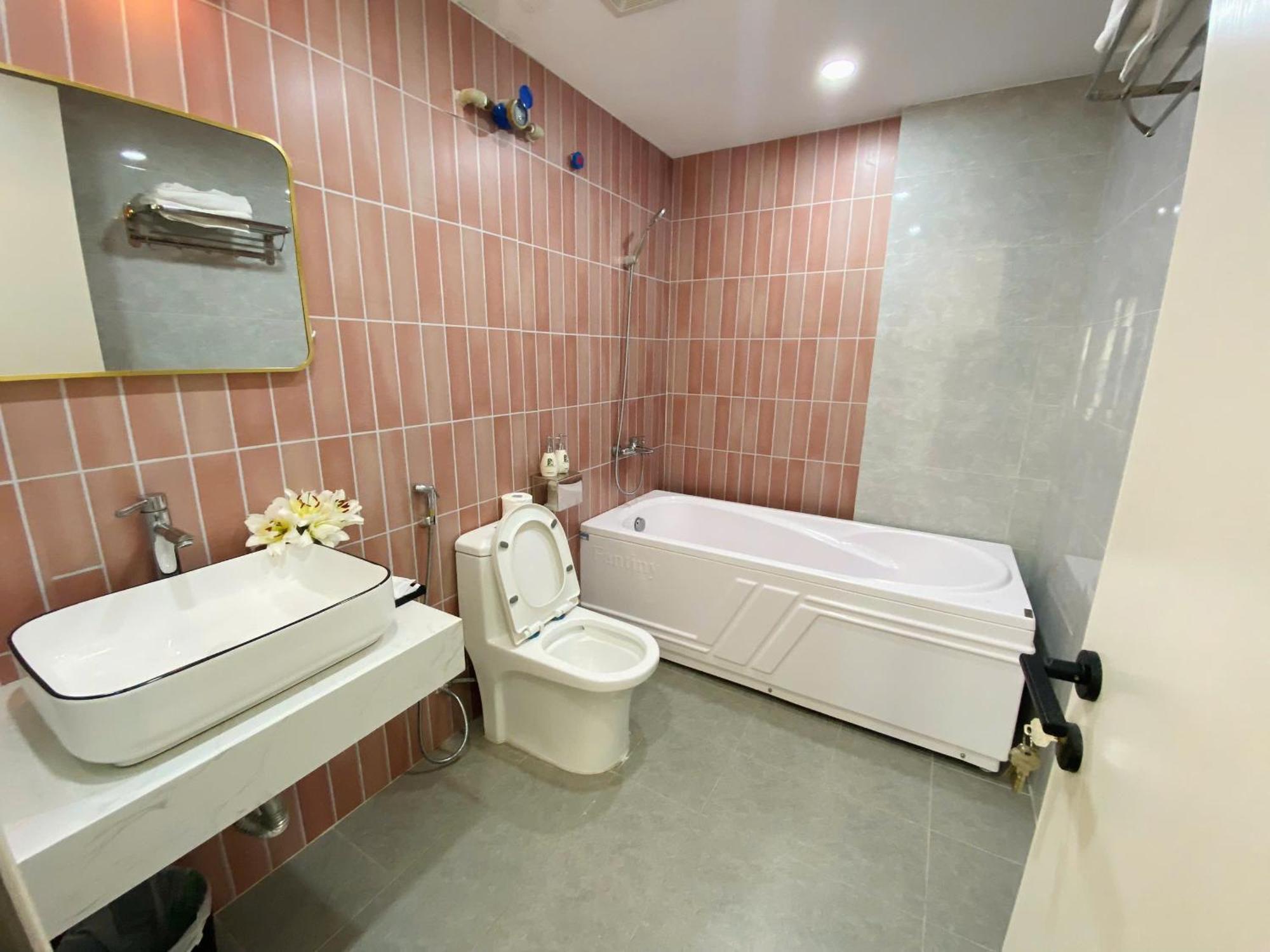 Luxe Paradise Residence 76 To Ngoc Van Hanoi Esterno foto
